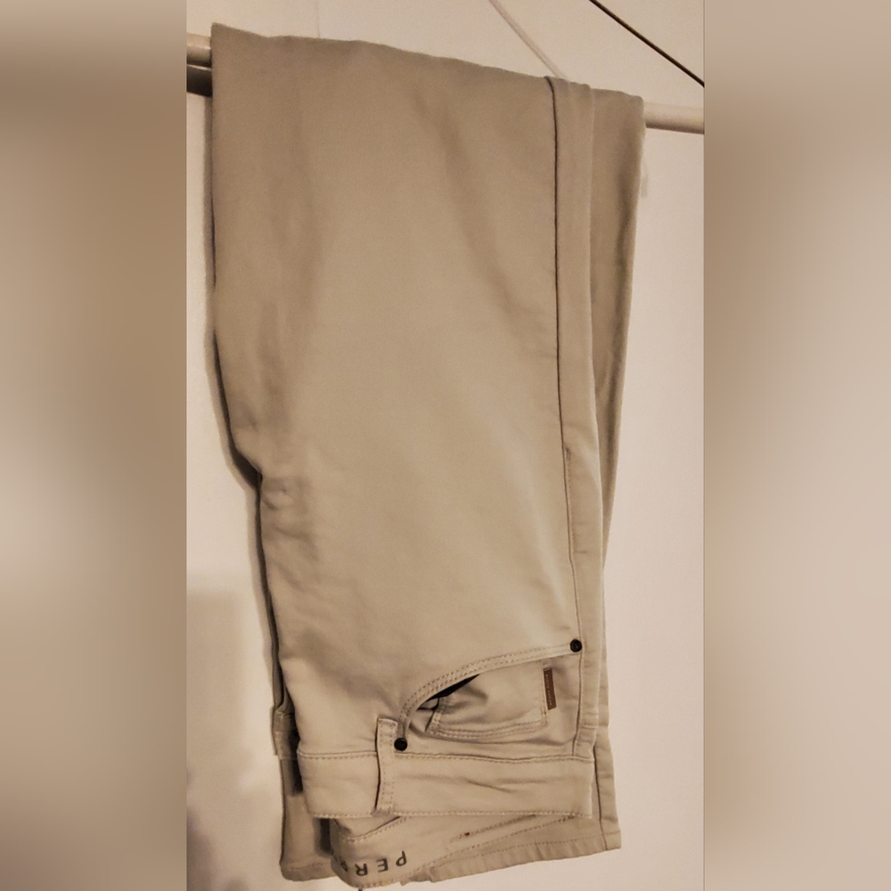 Perry Ellis travel jean
